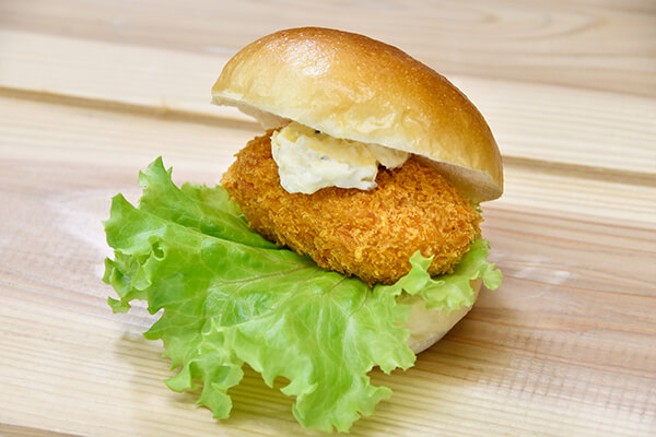 カニクリームコロッケバーガー